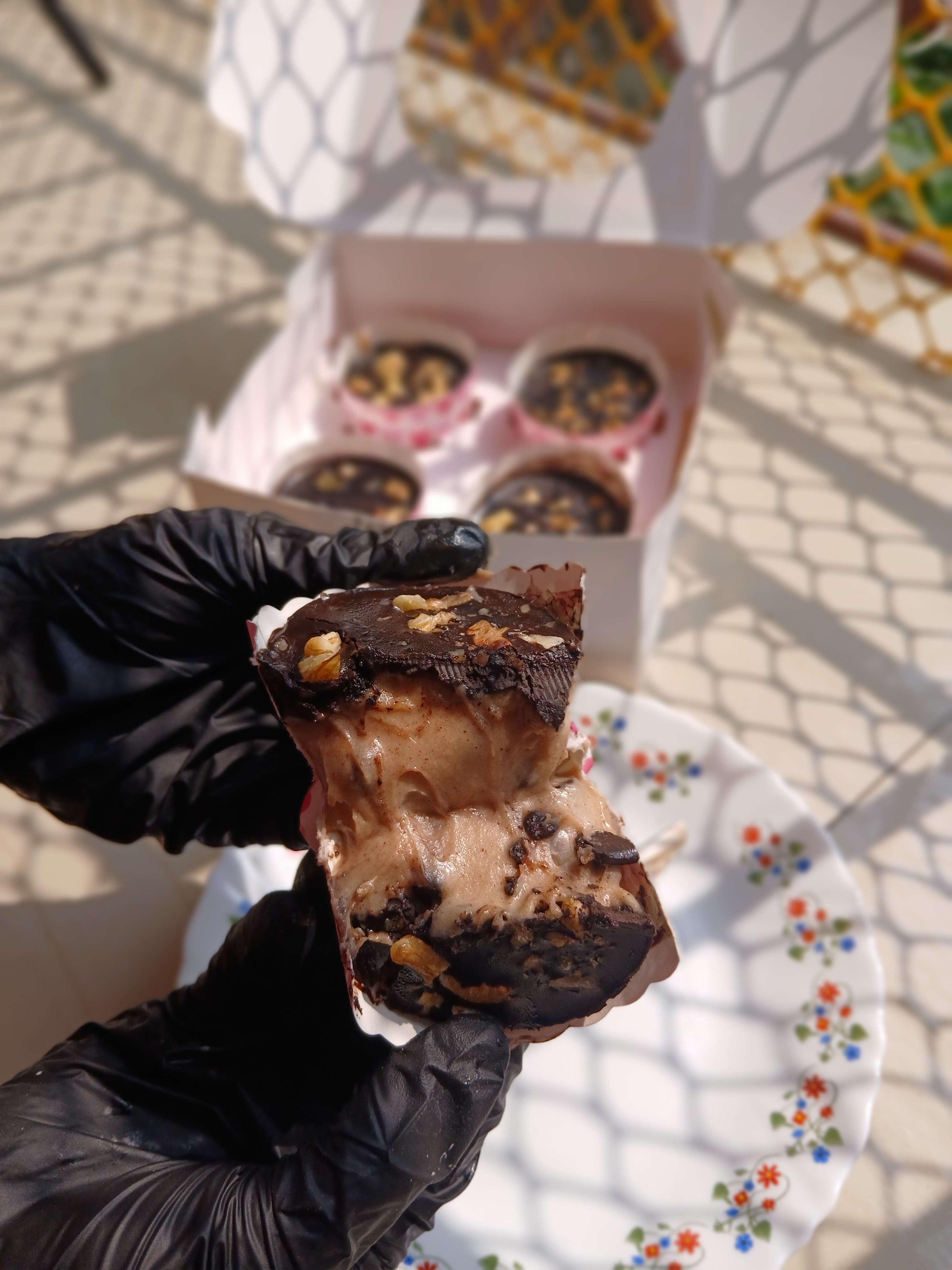 Classic Choco-chip w/dark chocolate disc (BOX OF 2) - Thumbnail 3
